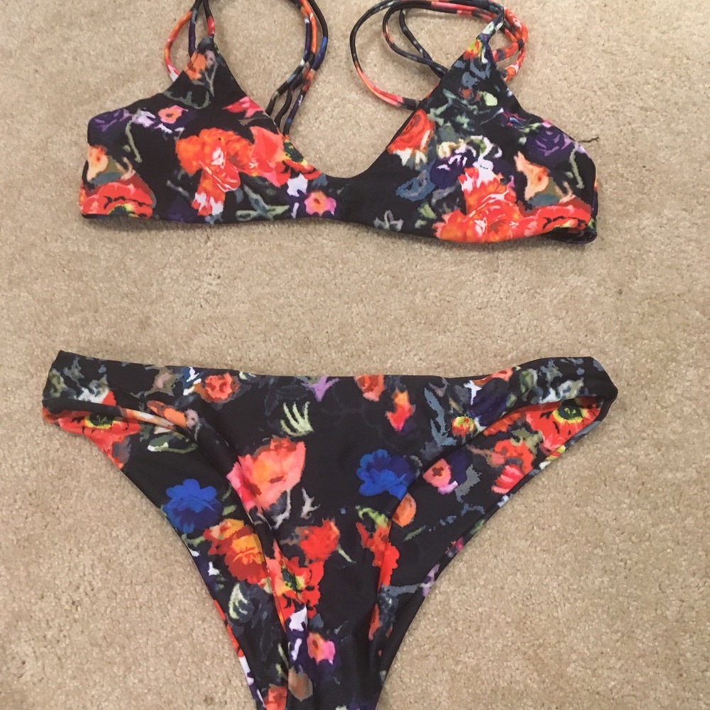 NWOT Cupshe bikini size small